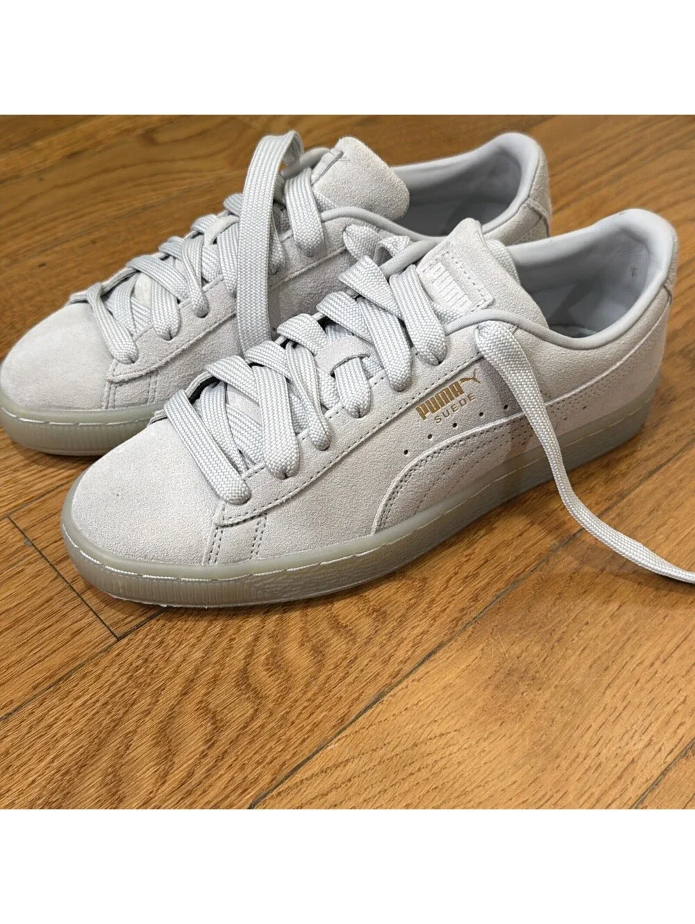 Size 8.5 US Women’s PUMA Suede Gray Suede Low Top Lace-Up Sneakers
